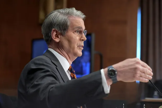 بيسنت يدلي بشهادته أمام لجنة الشؤون المصرفية (أ.ب)