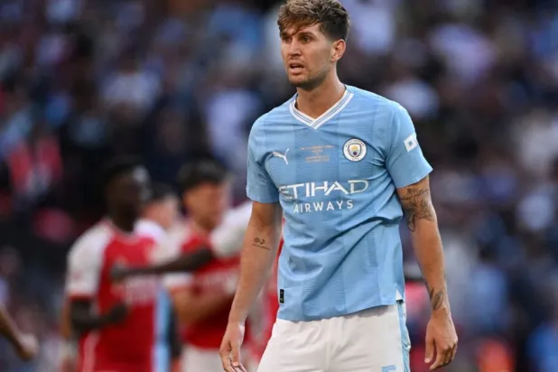 المدافع الإنجليزي الدولي جون ستونز (رويترز)