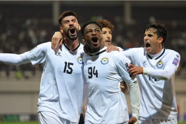 فرحة لاعبي الزوراء العراقي بالفوز على الوصل الإماراتي (الاتحاد الآسيوي)