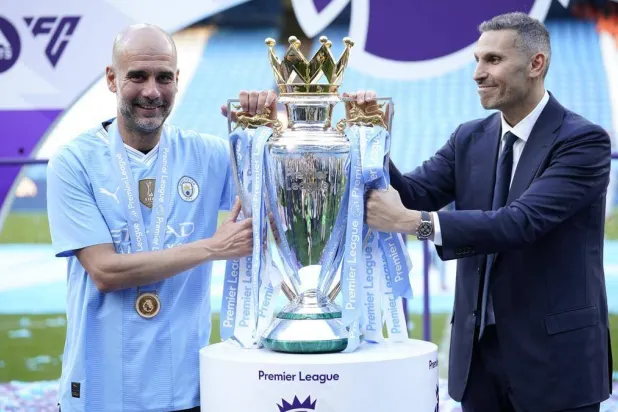 الثقة المتبادلة سمة من سمات العلاقة بين غوارديولا وخلدون المبارك رئيس مانشستر سيتي (غيتي)