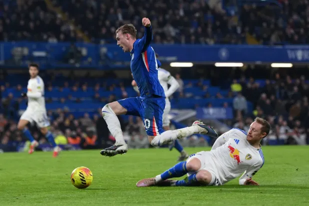 تشيلسي اكتفى بالتعادل مع ليدز 2-2 (رويترز)