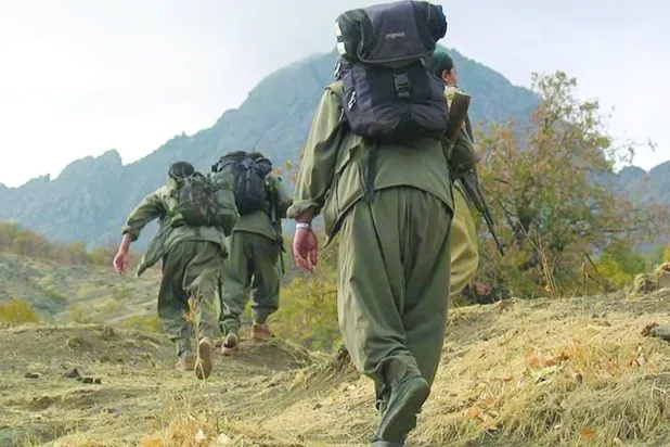 Irak'ın kuzeyindeki Kandil Dağları'nda bulunan PKK militanları (Reuters)