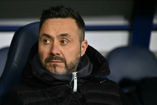 Marseille's Italian coach Roberto De Zerbi looks on from the technical area during the French Cup round of 32 football match between FC Bayeux and Olympique de Marseille (OM) at the Michel-d'Ornano Stadium in Caen on January 13, 2026. (AFP) 
