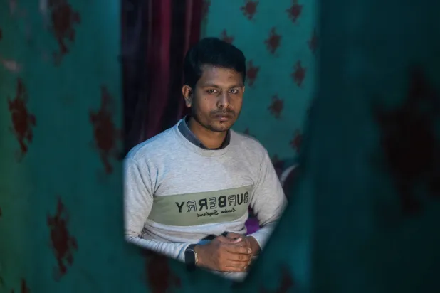 مقصود الرحمن من بنغلاديش تمكن من الهروب من جبهة القتال في أوكرانيا والرجوع إلى بلده (أ.ب)