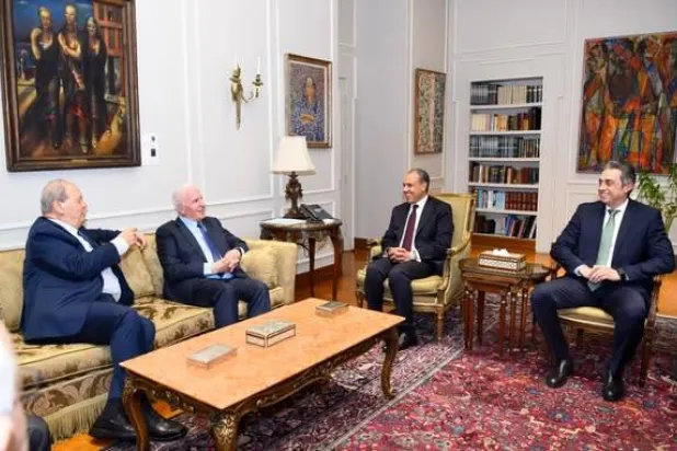 وزير الخارجية المصري خلال لقاء رئيس المجلس الوطني الفلسطيني وأمين سر منظمة التحرير الفلسطينية الثلاثاء (الخارجية المصرية)