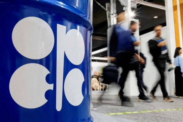 تتوقع «أوبك» أن يبلغ متوسط الطلب العالمي على نفط «أوبك بلس» 42.‌20 مليون برميل يومياً في الربع ⁠الثاني (رويترز)