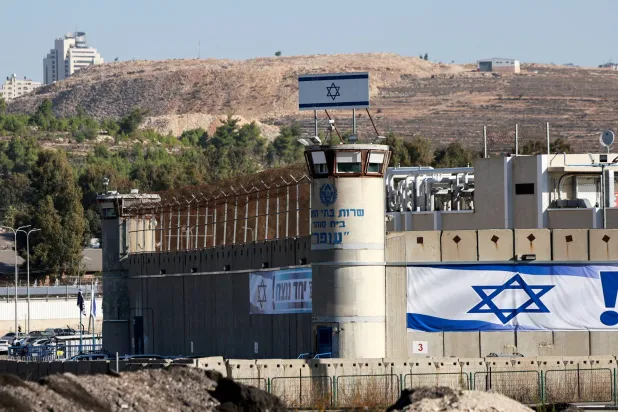 سجن عوفر العسكري الإسرائيلي قرب رام الله في الضفة الغربية (رويترز)
