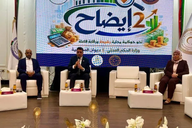 رئيس جهاز ديوان المحاسبة الليبي خالد شكشك متحدثاً خلال ملتقى في مدينة جنزور الأربعاء (إدارة الإعلام بالحرس البلدي)