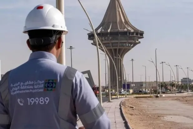 An employee at the Riyadh Infrastructure Projects Center (SPA)
