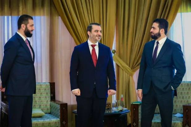 Suriye Cumhurbaşkanı Ahmed Şara, Dışişleri Bakanı Esad eş- Şeybani ve Suriye İçişleri Bakanı Enes Hasan Hattab ile bir araya geldi (SANA)