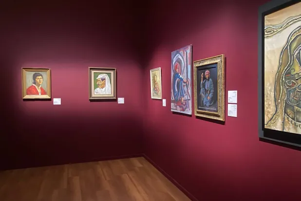 لم يقتصر احتفاء المعرض بتسليط الضوء على مساهمات الرواد بل احتفى بجهودهم في دعم المشهد (الشرق الأوسط)