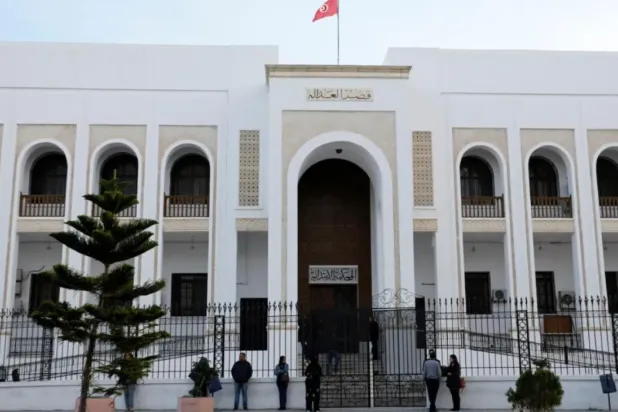 People stand outside a closed court during a nationwide strike in Tunis, Tunisia November 22, 2018. REUTERS/Zoubeir Souissi
