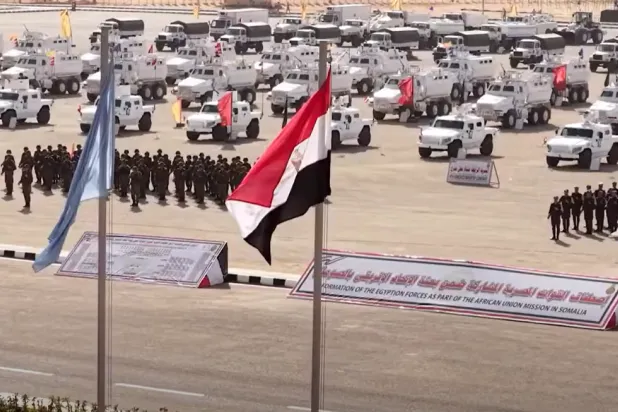 جانب من القوات المصرية المشارِكة ضمن بعثة الاتحاد الأفريقي لدعم الأمن بالصومال الأربعاء (مقطع فيديو للمتحدث العسكري المصري)