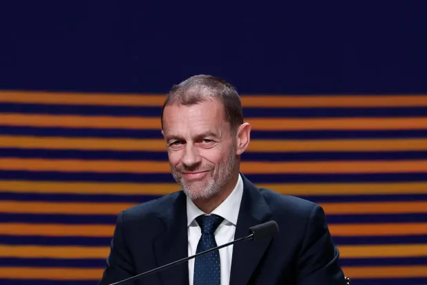 السلوفيني ألكسندر سيفرين رئيس الاتحاد الأوروبي لكرة القدم (يويفا) (رويترز) 