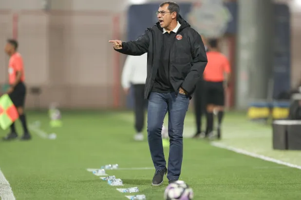 فابيو كاريلي مدرب فريق ضمك (تصوير: عدنان مهدلي) 