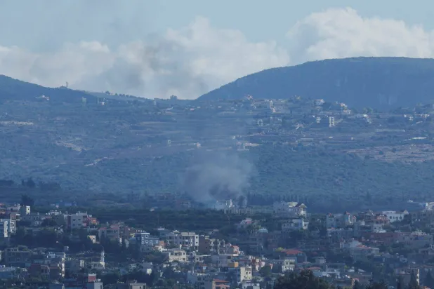دخان يتصاعد بعد قصف إسرائيلي على جنوب لبنان كما شوهد من مدينة صور... لبنان 21 نوفمبر 2023 (رويترز)