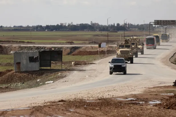 DEAŞ mensuplarını Kamışlı’dan Irak’a taşıyan bir konvoy (Reuters)