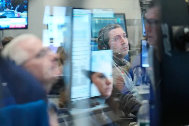 متداولون يعملون في بورصة نيويورك (أ.ب)