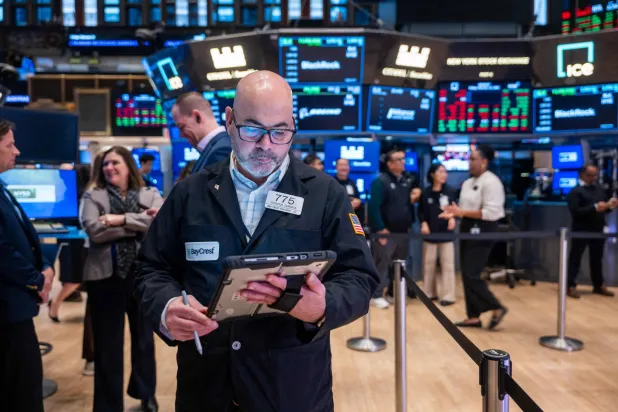 متداولون يعملون في بورصة نيويورك (أ.ف.ب)