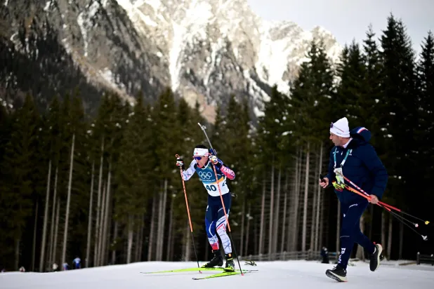 الفرنسي كوينتين ماييه بطل البياثلون (إ.ب.أ)