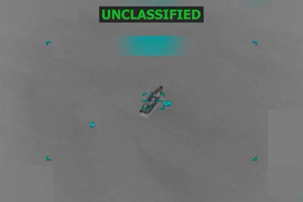 لقطة لقارب استهدفته غارة أميركية في الكاريبي (أرشيفية - رويترز)