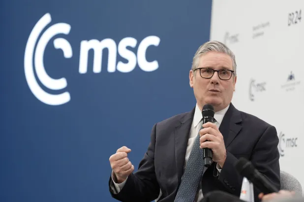 رئيس وزراء بريطانيا كير ستارمر من «مؤتمر ميونيخ للأمن» (أ.ب)