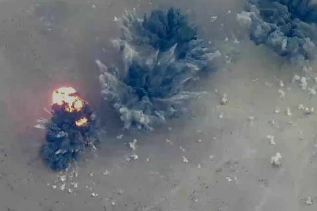 صورة رُفعت عنها السرية نشرتها القيادة المركزية الأميركية للضربات ضد أهداف لـ«داعش» (سنتكوم)