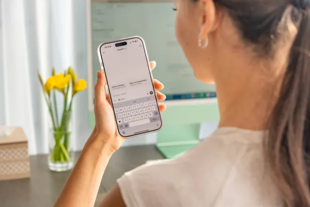 أظهرت دراسات عديدة أن «تشات جي بي تي 40» يقود الناس إلى التفكير الوهمي (شاترستوك)