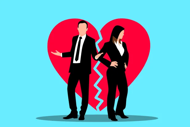 ألم الفراق يُعدّ تجربةً يمرّ بها معظم الناس في مرحلةٍ ما من حياتهم (بيكسباي)