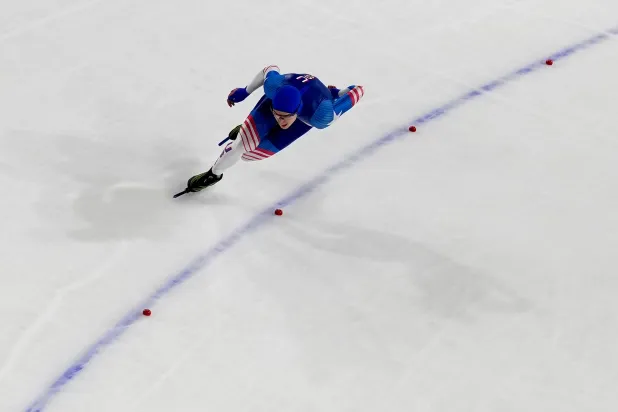 جوردان ستولز بطل التزلج السريع (أ.ب)