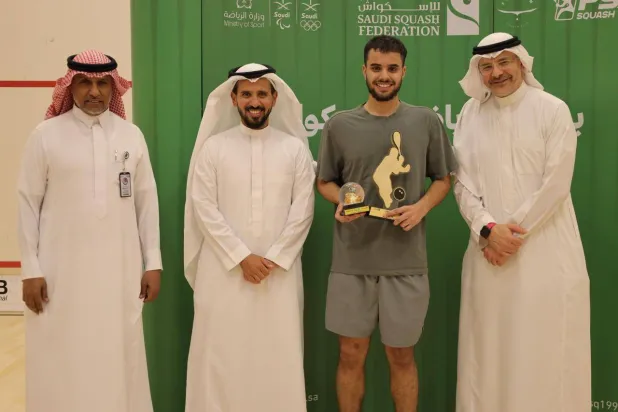 لحظة تكريم المصري كريم بدوي باللقب (الشرق الأوسط)