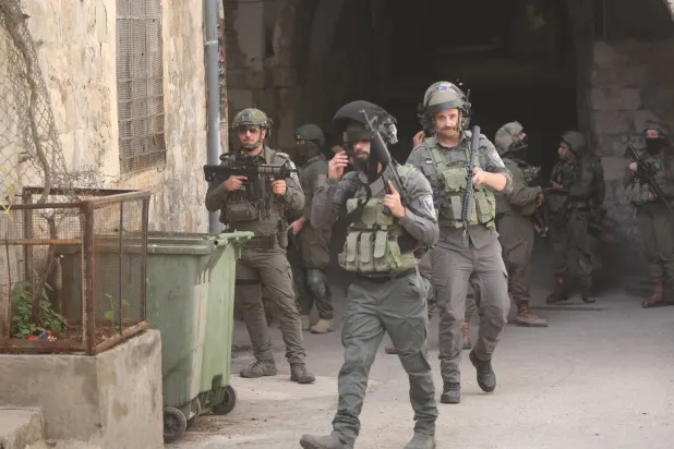 11 February 2026, Palestinian Territories, Nablus: Israeli army forces raided the city of Nablus in the northern West Bank, deploying foot patrols around the Old City, the eastern market, and the city center. Photo: Mohammed Nasser/APA Images via ZUMA Press Wire/dpa