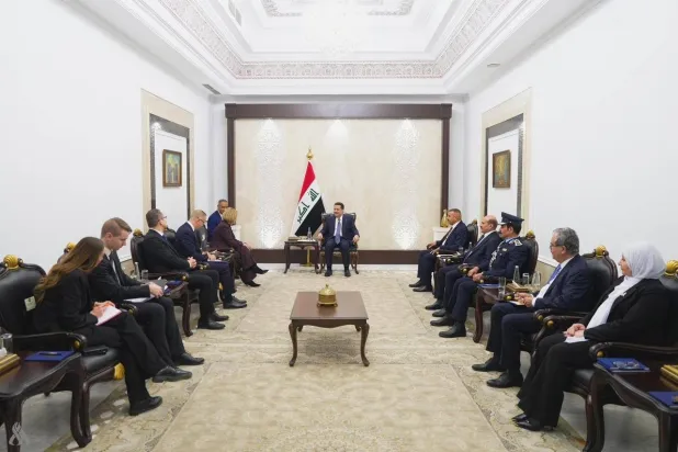 السوداني خلال استقباله الوفد الفنلندي (وكالة الأنباء العراقية)