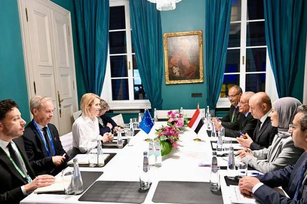 Al-Alimi meets with European Union foreign policy chief Kaja Kallas on the sidelines of the Munich Security Conference. (Saba)
