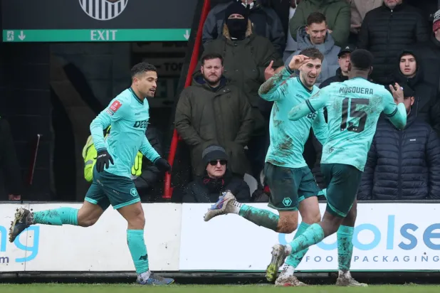 فرحة لاعبي وولفرهامبتون بالفوز في كأس إنجلترا (د.ب.أ)