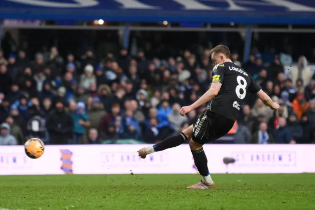Soccer Football - FA Cup - Fourth Round - Birmingham City v Leeds United - St Andrew's Knighthead Park, Birmingham, Britain - February 15, 2026 Leeds United's Sean Longstaff scores a penalty during the penalty shootout. (Reuters) 
