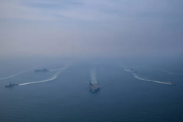 مجموعة حاملة الطائرات «أبراهام لينكولن» تبحر ببحر العرب دعماً لعمليات الأسطول الخامس الأميركي وأمن الملاحة في الشرق الأوسط (البنتاغون)