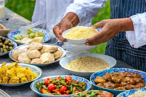 تجنُّب الأطعمة الدسمة والحلوى المفرطة في رمضان يساعد على إنقاص الوزن (بكساباي)