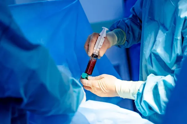 عمليات زراعة الخلايا الجذعية ونخاع العظام تُعد إجراء حيوياً لإنقاذ حياة المرضى (جامعة كارولاينا الجنوبية الطبية)