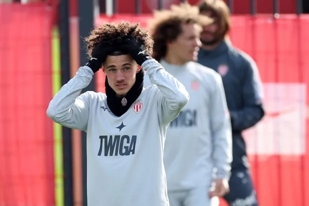 الدولي الفرنسي ماغني أكليوش قد لا يشارك ضد سان جيرمان (أ.ف.ب)