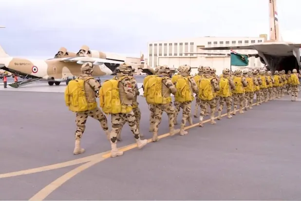 Mısır ordusuna yeni katılan askerler tatbikat sırasında (Mısır askeri sözcüsü)