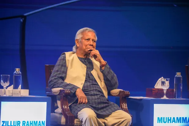 محمد يونس رئيس الحكومة المؤقتة في بنغلاديش (إ.ب.أ)