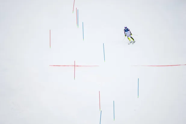 النرويجي آتله لي ماكراث في سباق التعرج الأولمبي (أ.ف.ب)