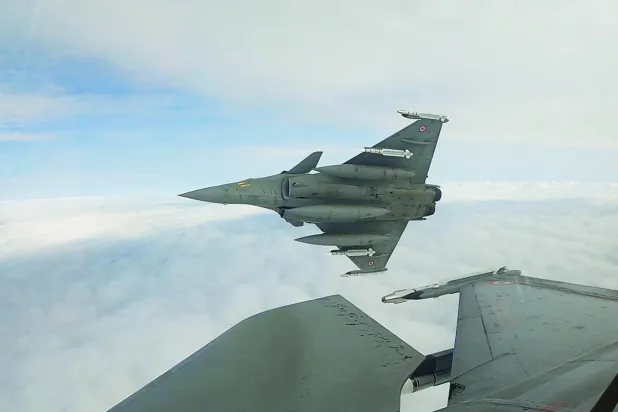 طائرة «رافال» فرنسية تحلّق في أجواء بولندا يوم 13 سبتمبر 2025 (أ.ف.ب) 
