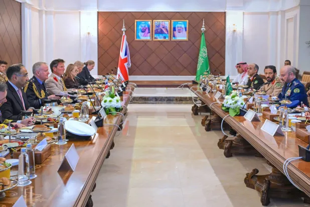 جانب من اجتماع لجنة التعاون العسكري الثنائية السعودية البريطانية الذي عقد في الرياض الاثنين (وزارة الدفاع)