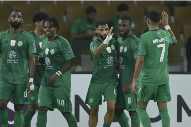 فرحة لاعبي الأهلي السعودي بالفوز على شباب الأهلي الإماراتي (الاتحاد الآسيوي)