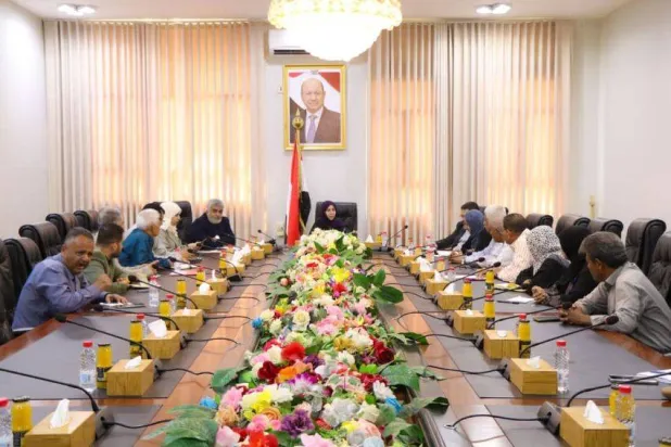وزيرة التخطيط والتعاون الدولي بالحكومة اليمنية أفراح الزوبة ترأس اجتماعاً في عدن (سبأ)