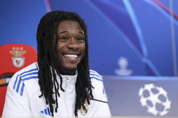 إدواردو كامافينغا لاعب وسط ريال مدريد (إ.ب.أ)