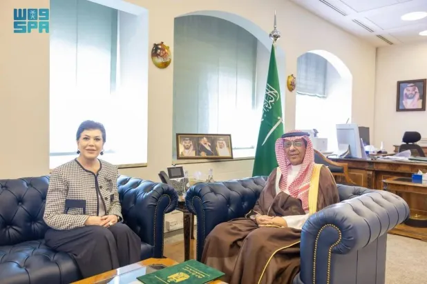 Saudi Deputy Minister for International Multilateral Affairs Dr. Abdulrahman Al-Rassi and Iraqi Ambassador to the Kingdom Safia Taleb Al Souhail meet in Riyadh on Monday. (SPA)