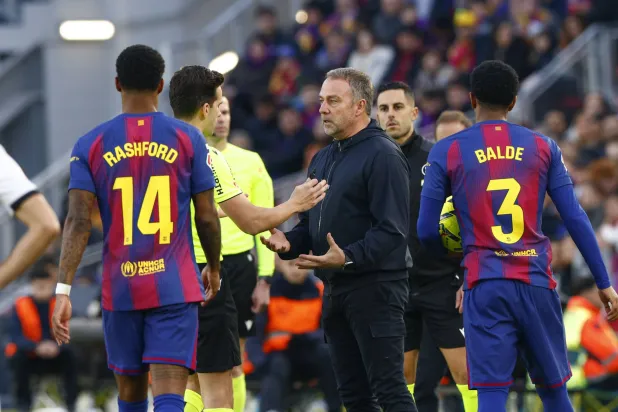 طالب فليك حكام المباراة بقيادة سيسار سوتو غرادو بتفسيرات لما حدث (إ.ب.أ)